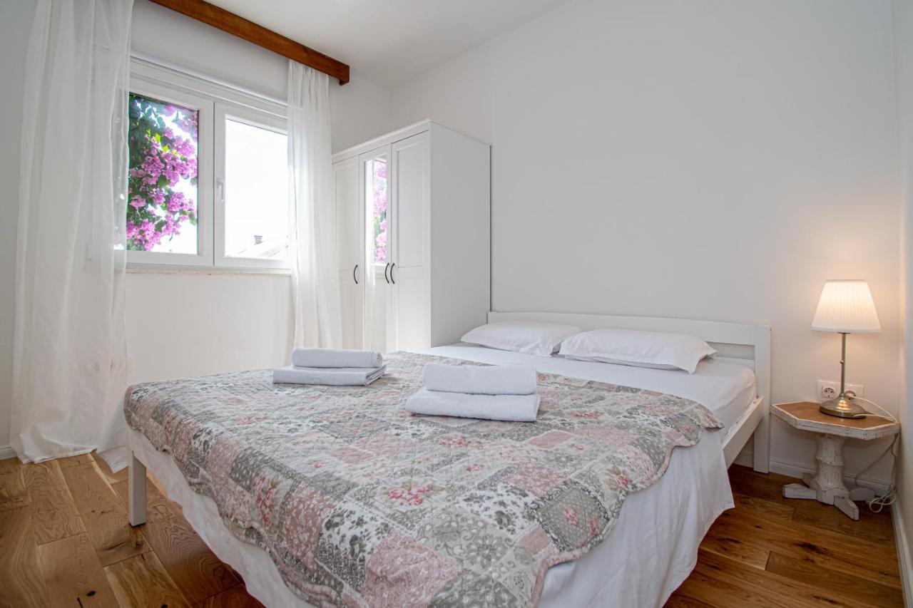 Apartment Nikola Kaštel Novi Εξωτερικό φωτογραφία